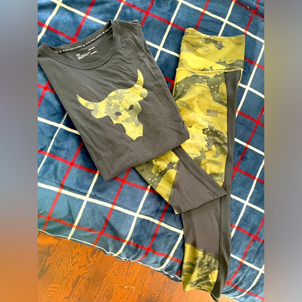 Under Armour The Rock Veterans Day Outfit Large